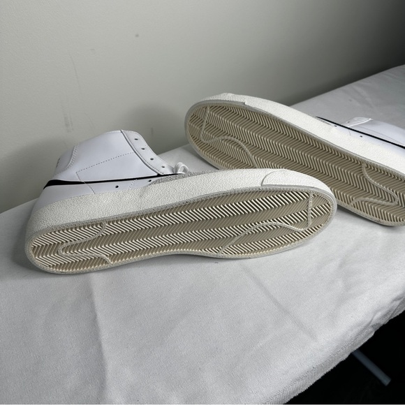 Nike - Men’s Blazer Mid '77 Shoes Sneakers - White and Black Hightops - Size 12 - Picture 4 of 10